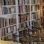 Bibliothek Wartezimmer 1. Stock Praxis Geiselgasteig