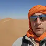 Dr. Kraus mit dem landestypischen langen Baumwollschal als Turban, dem sog. Cheche