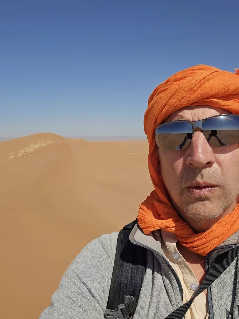 Dr. Kraus mit dem landestypischen langen Baumwollschal als Turban, dem sog. Cheche